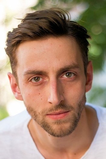 Adrien Dewitte backdrop