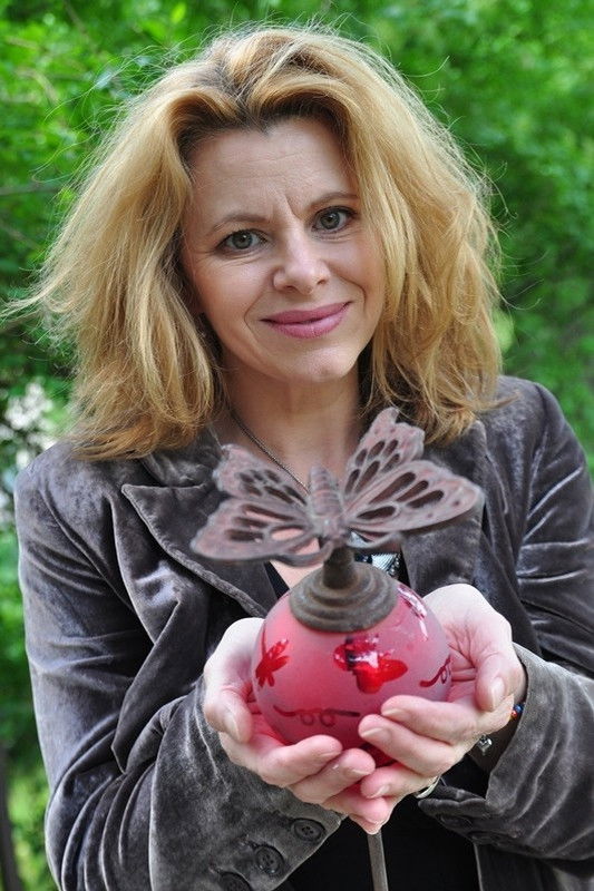 Julia Müller backdrop