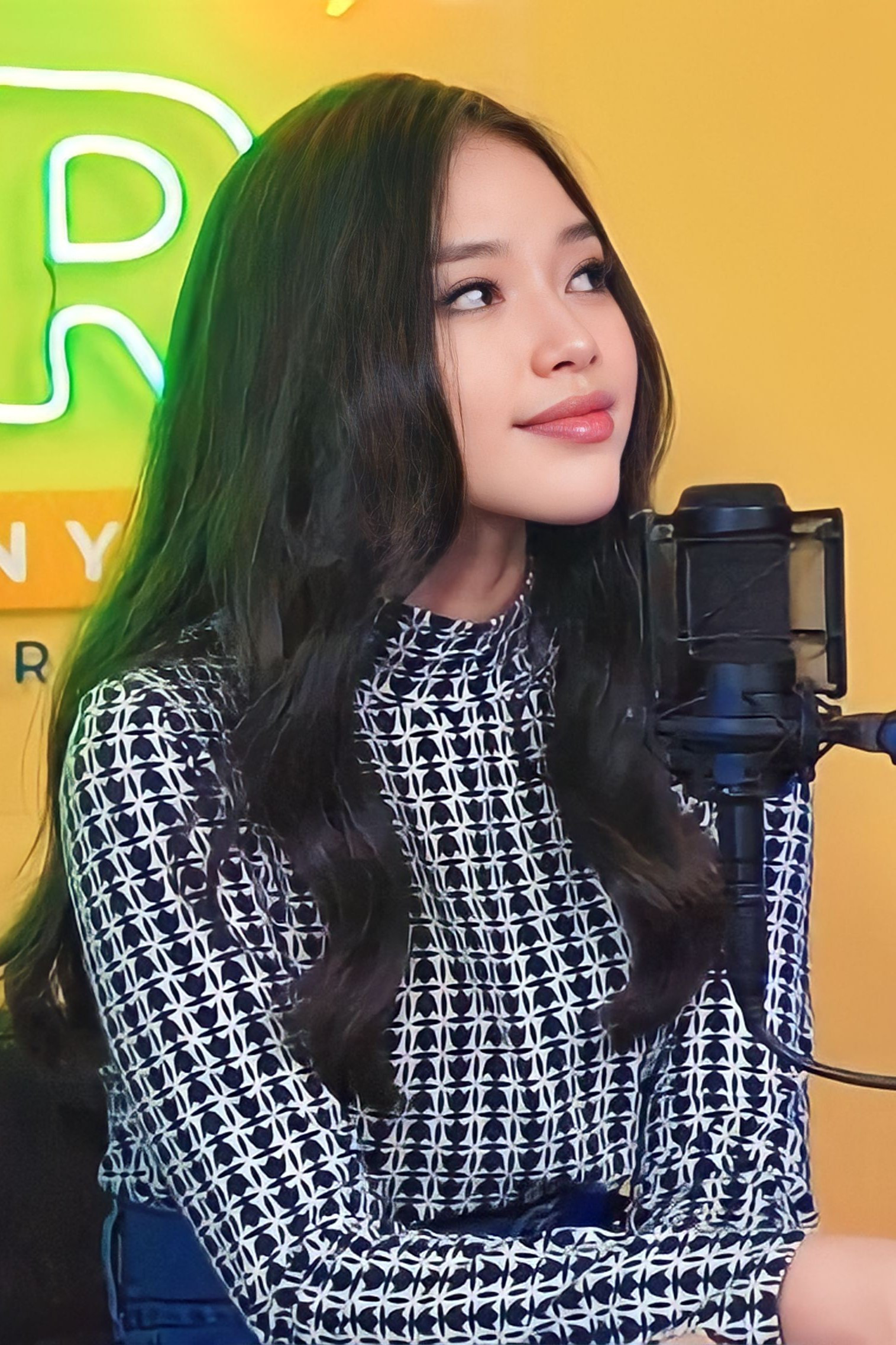 Anneth Delliecia backdrop