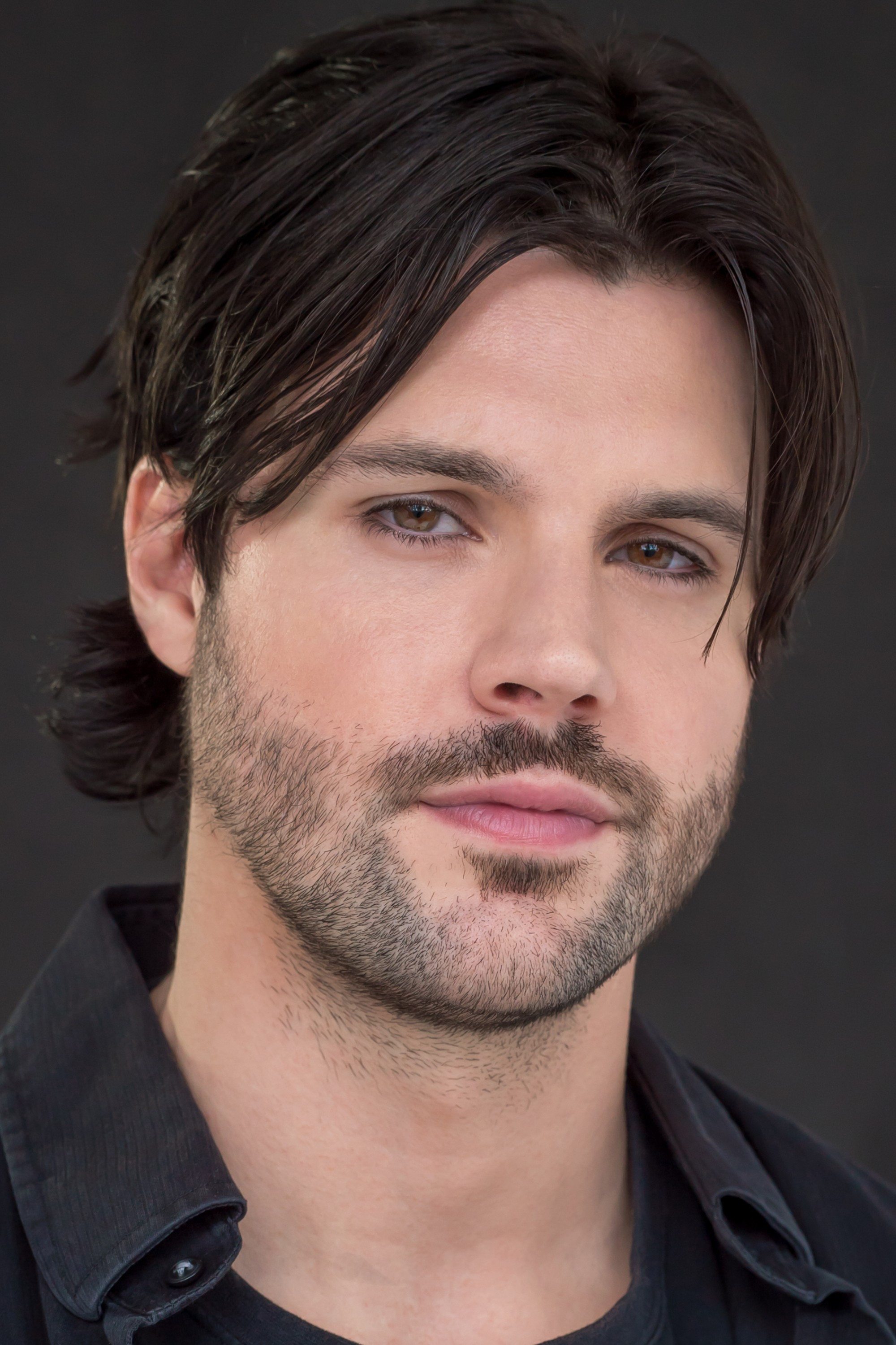 Arthur Bussières Gallant backdrop