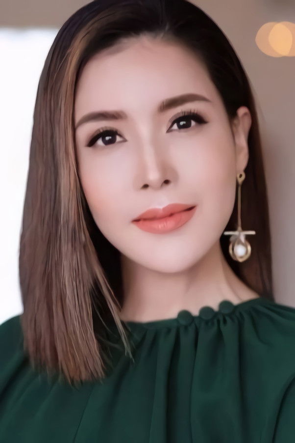 Mayurin Pongpudpunth backdrop