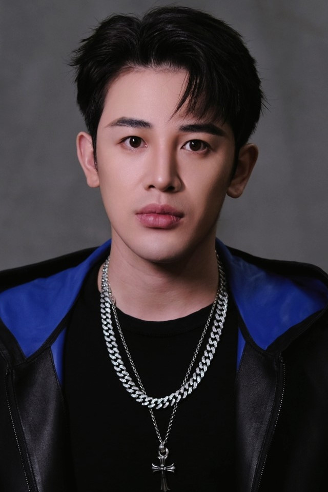 Zhao Qihang backdrop