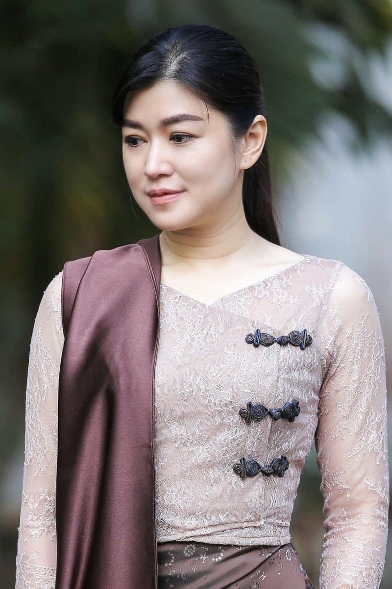 Eaindra Kyaw Zin backdrop