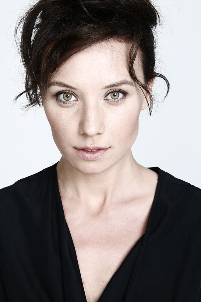 Anastasiya Popova backdrop