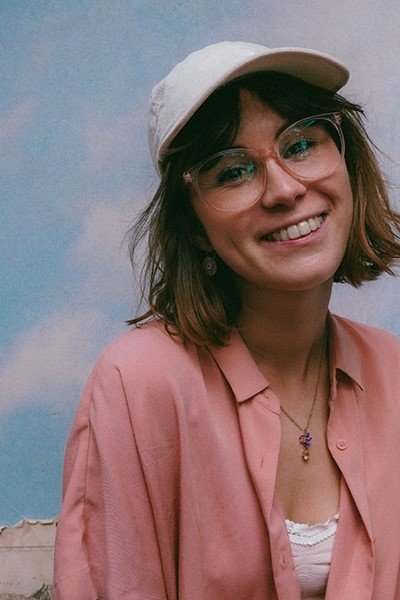 Léa Rouaud backdrop