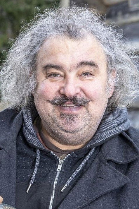 Emil Rutiku backdrop