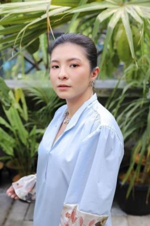 Shalom Razade backdrop