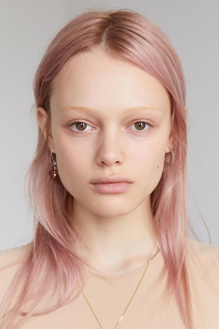 Simona Kust backdrop