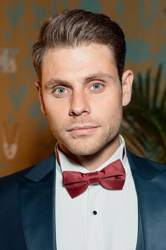 Artur Lohai backdrop