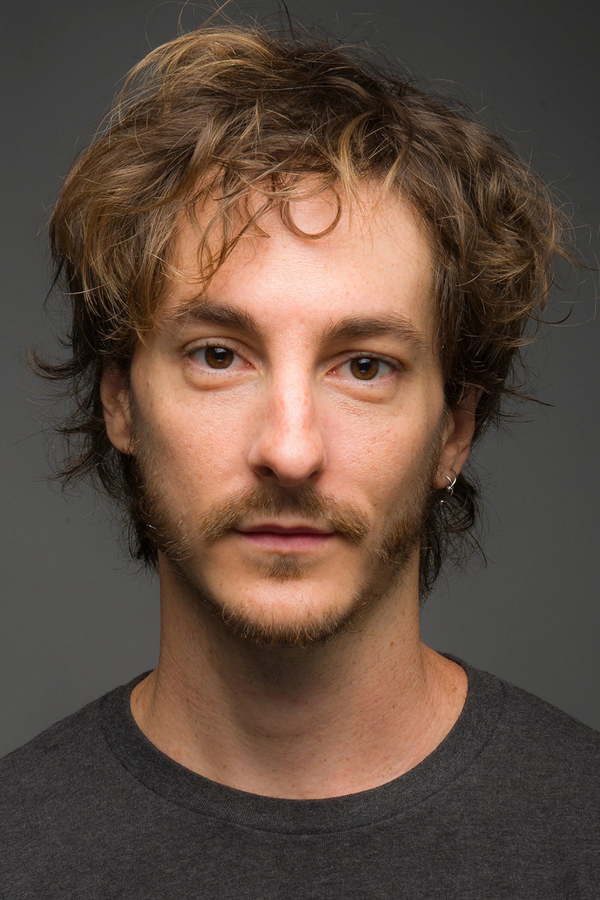 Esteban Kukuriczka backdrop