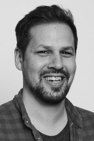 Tiago Carvalho backdrop