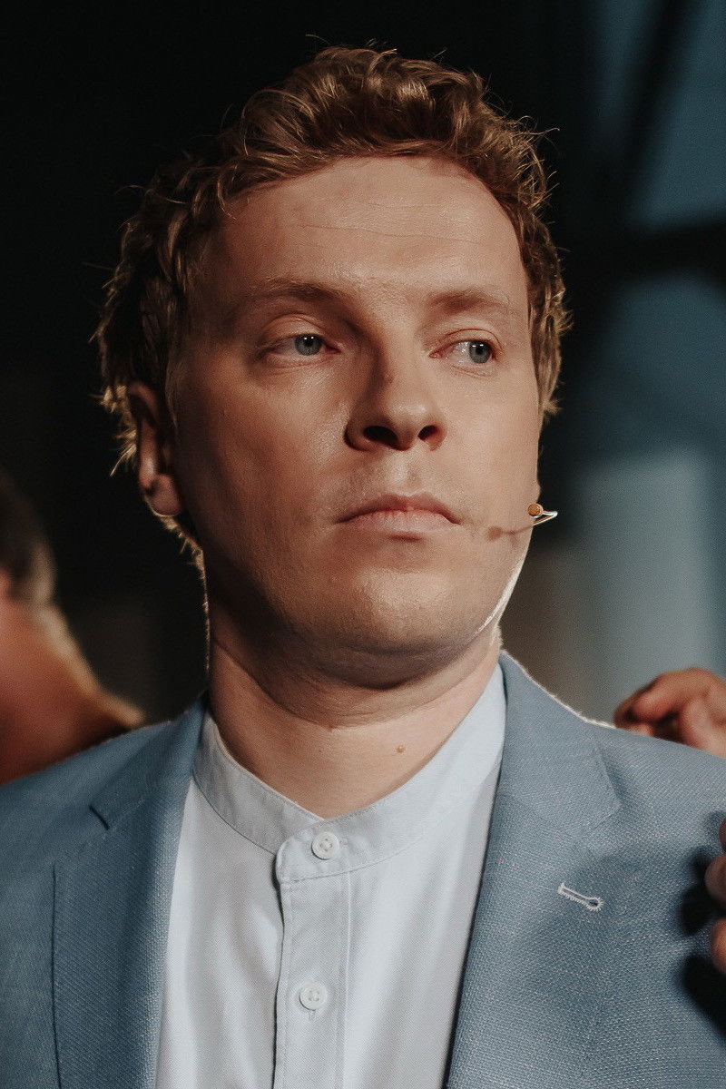 Maksim Shishkanov backdrop