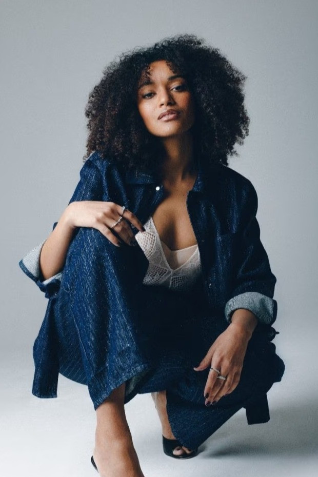 Paola Gioia Kaze Formisano backdrop