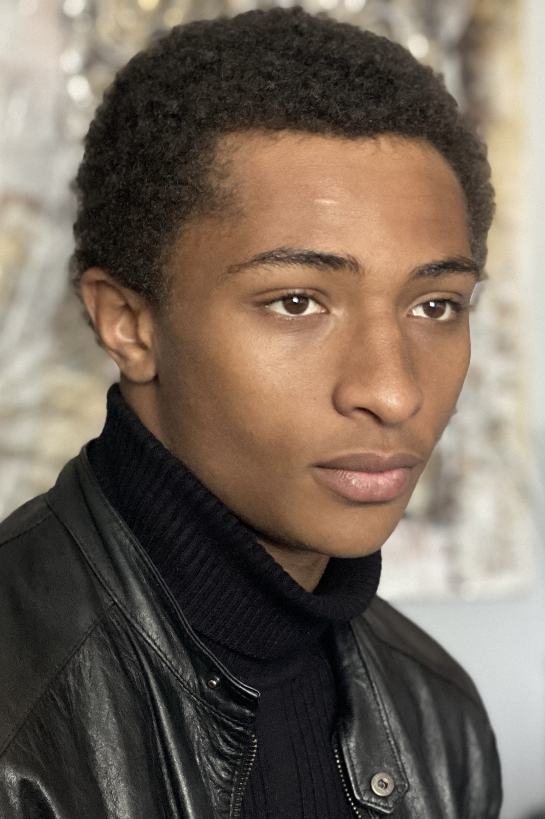 Isnaba Na Montche backdrop