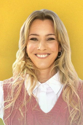 Daniela Viaggiamari backdrop