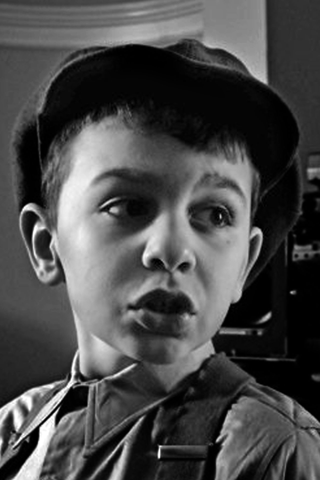 Léo Ouadfel backdrop