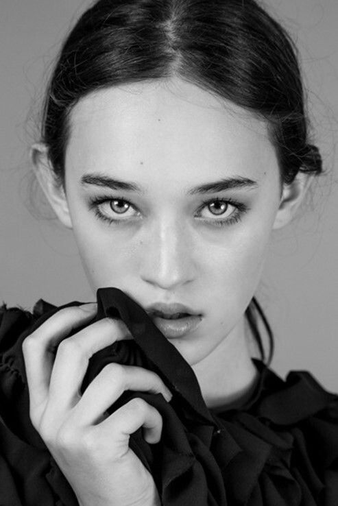 Elizabeth Davison backdrop