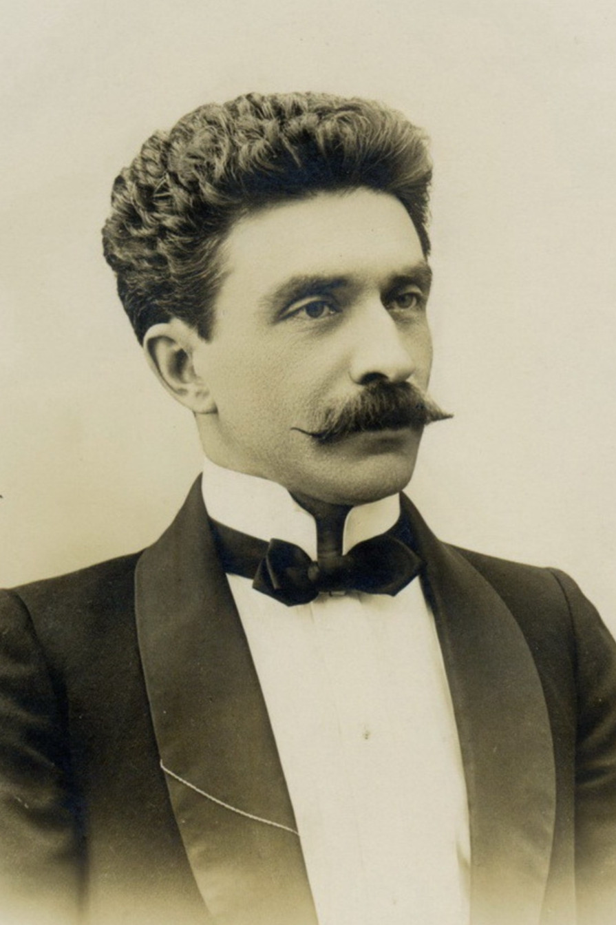 Alexander Shiryaev backdrop