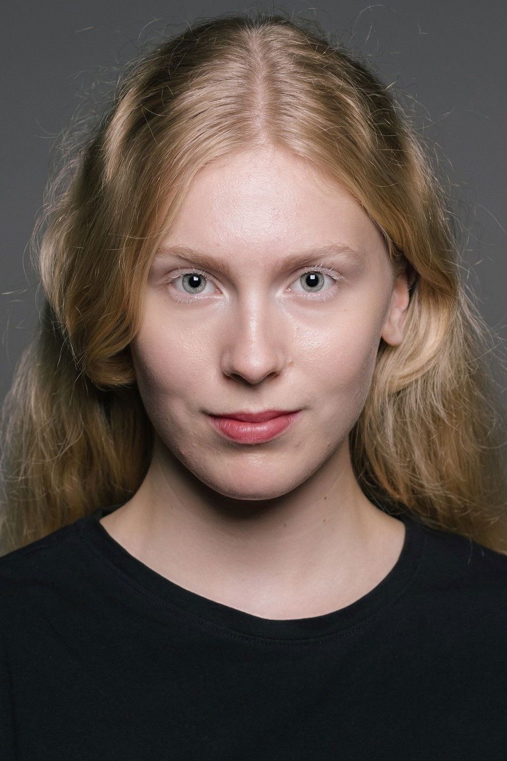 Emili Rohumaa backdrop