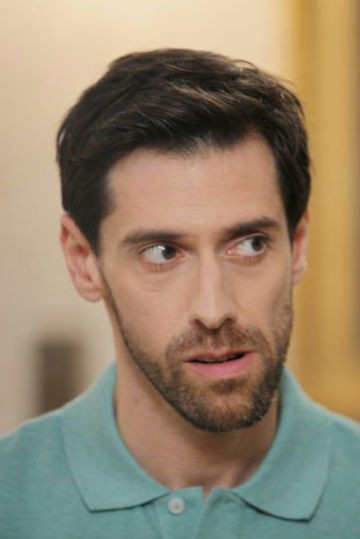 Hervé Quentric backdrop