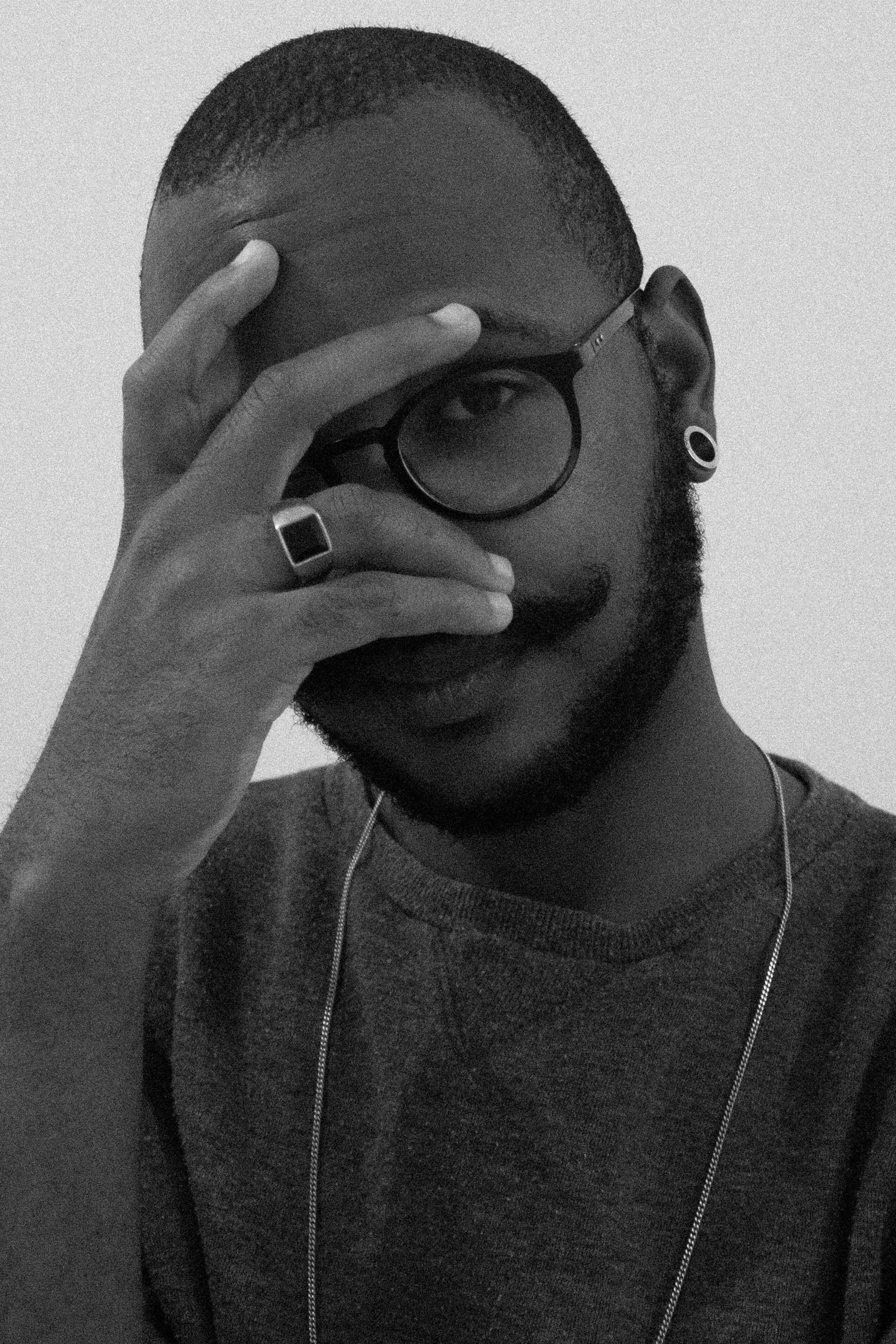 Leonardo Flores backdrop