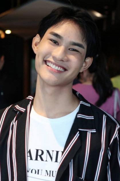 Tarn Punyakait backdrop