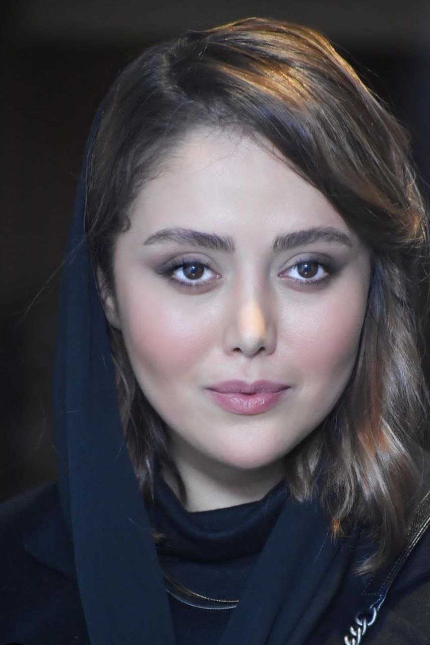 Shadi Mokhtari backdrop