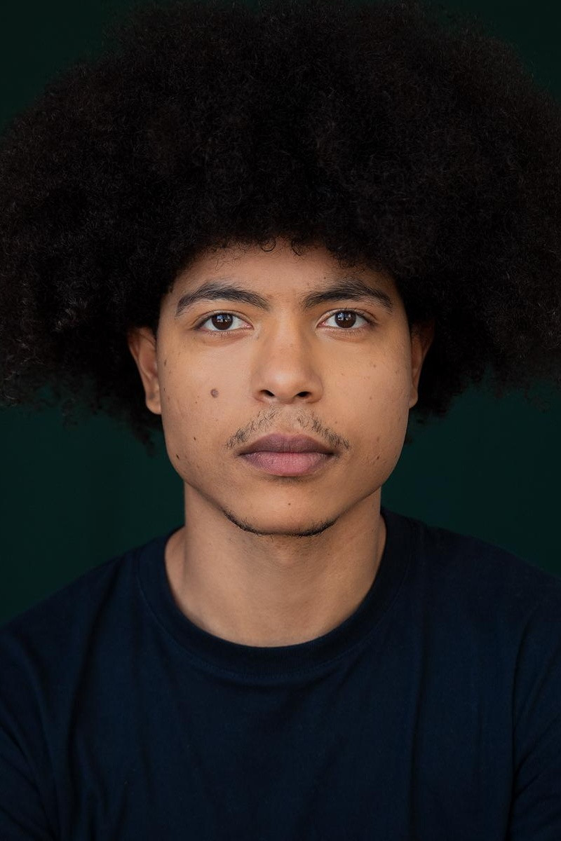 Marco Mendonça backdrop