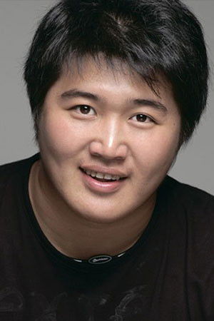 Xiaoguang Dong backdrop