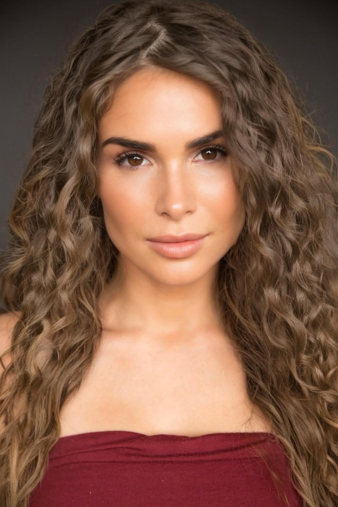 Monia Ayachi backdrop