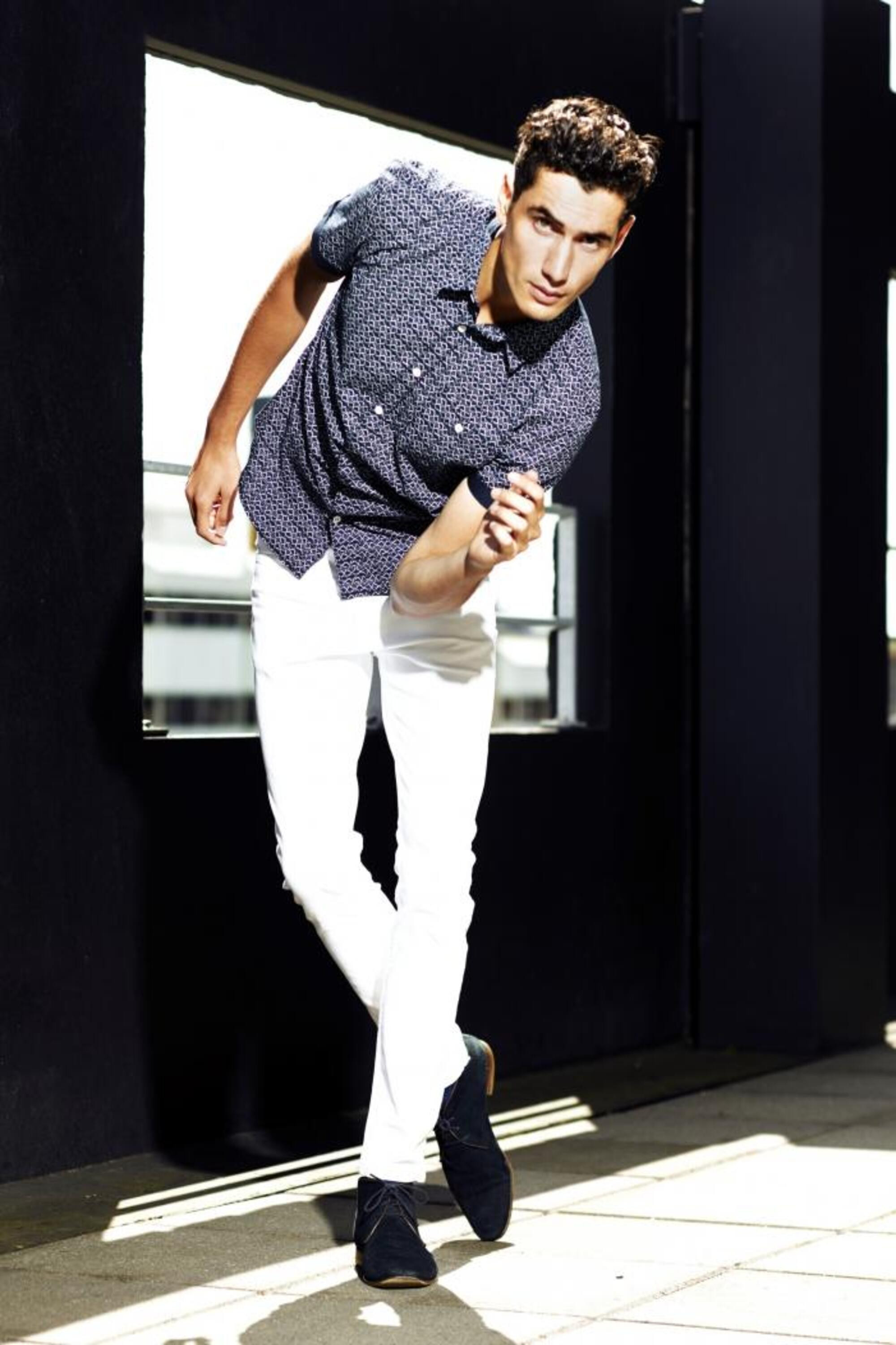 Milan Van Aagten backdrop