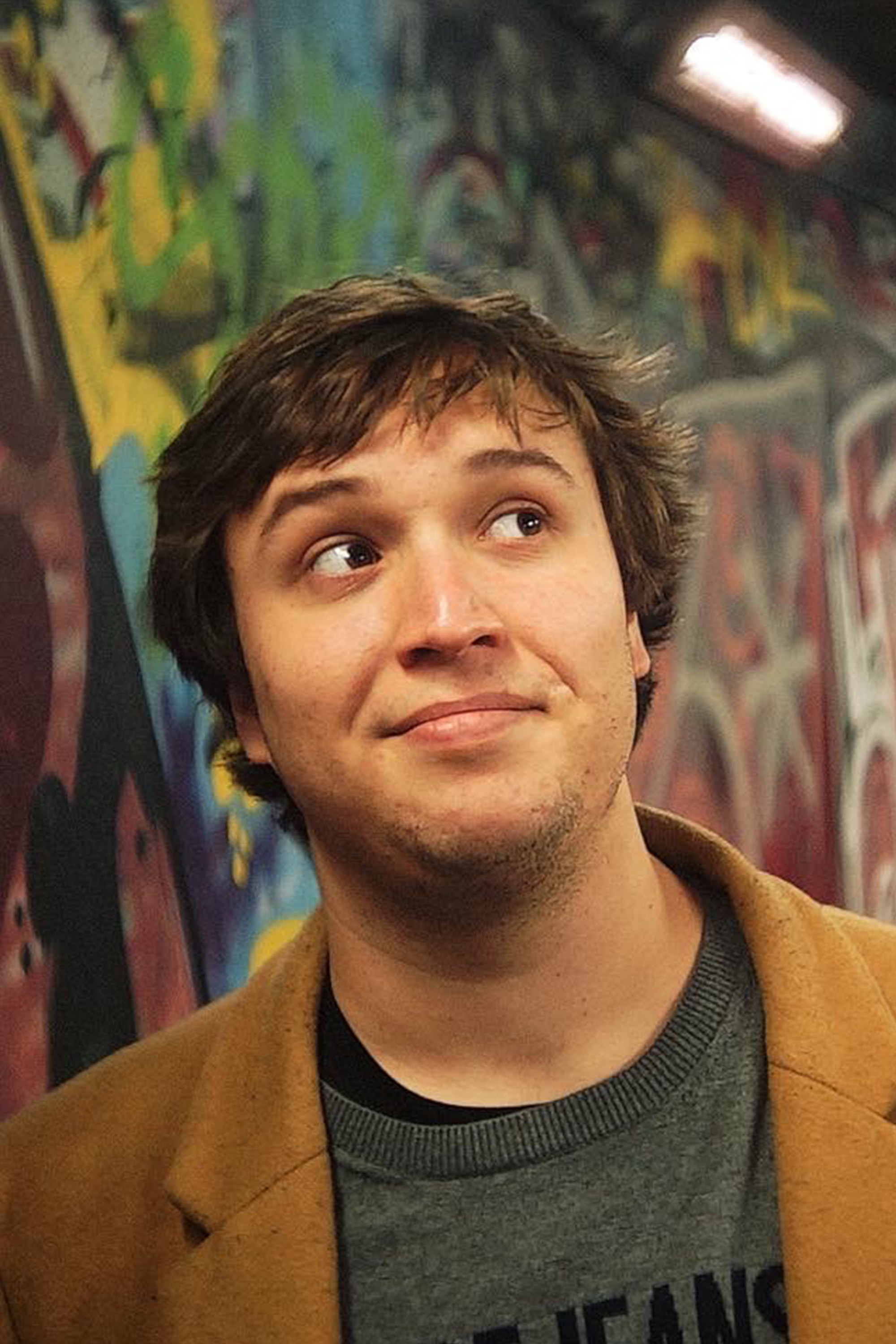 Manu Ausín backdrop