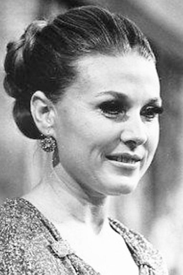 Mariya Pakhomenko backdrop