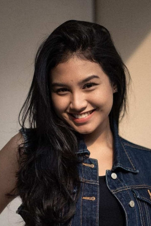 Alika Jantinia backdrop