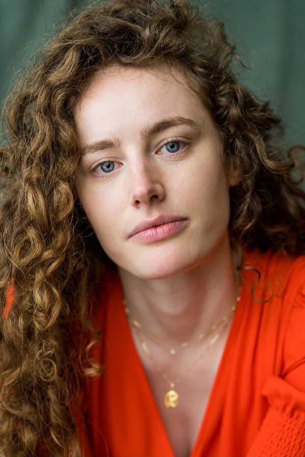 Dolores Devaujany backdrop