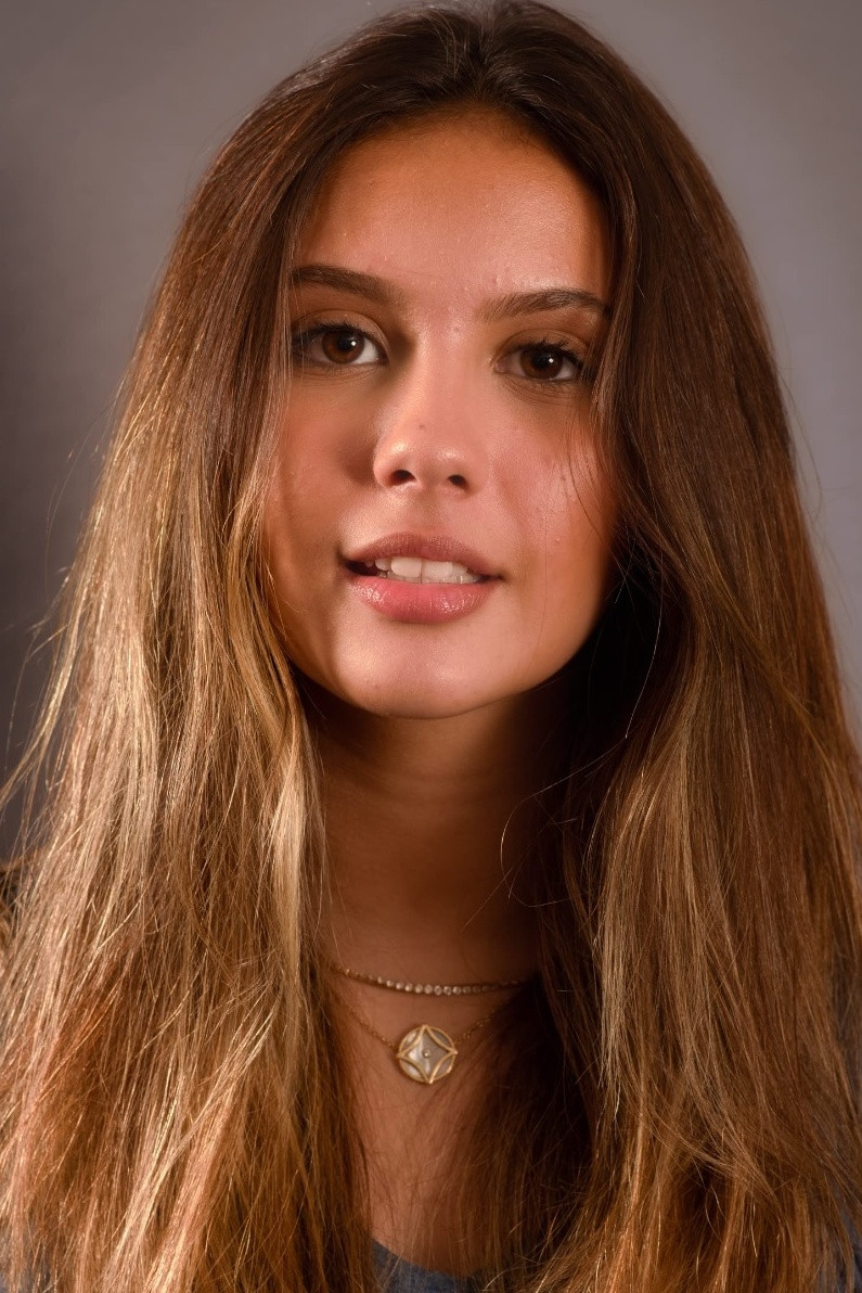 Mariana Lewis backdrop