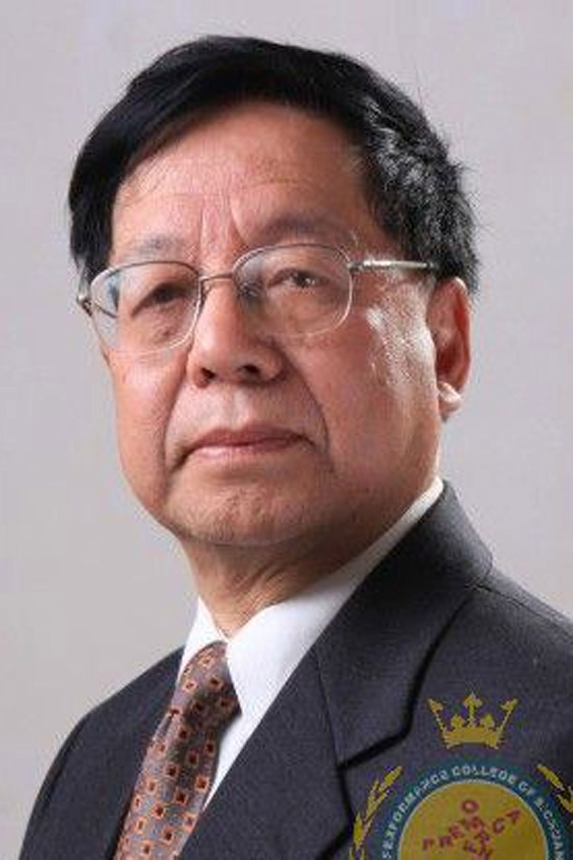 Daoyuan Qian backdrop