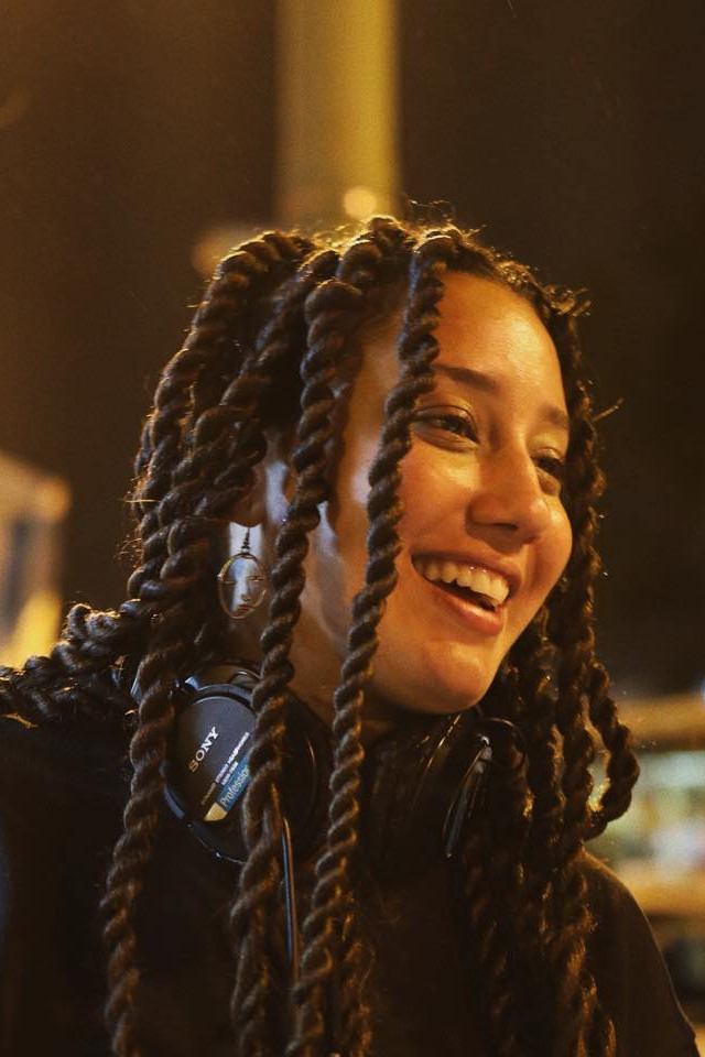 Stella Carneiro backdrop