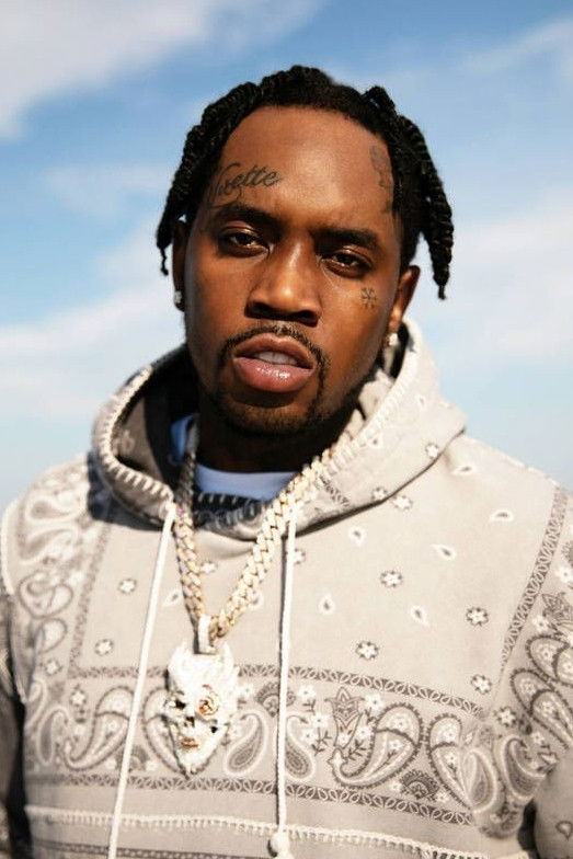 Fivio Foreign backdrop