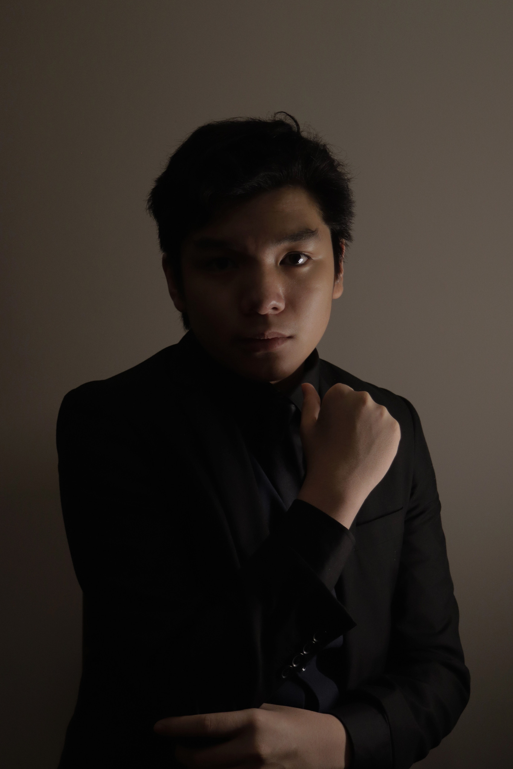 Erik Contreras backdrop