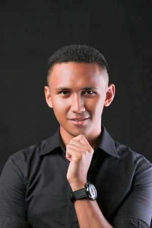 Dhiaulhaq Aumane Paningkava backdrop