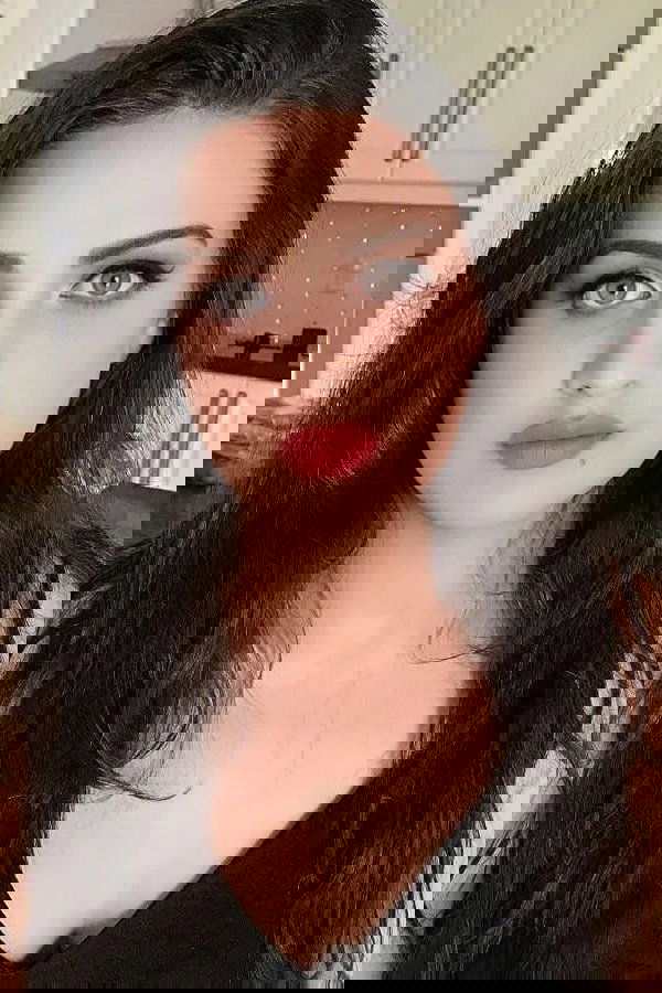 Himanshi Khurana backdrop