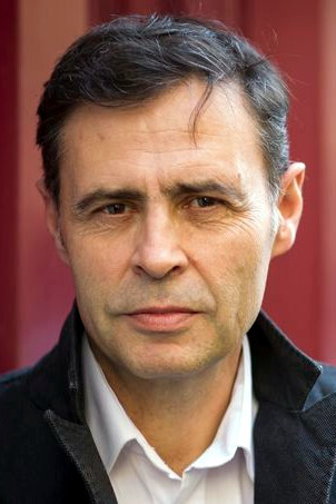 Matthieu Aron backdrop