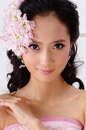 Huiqing Guan backdrop