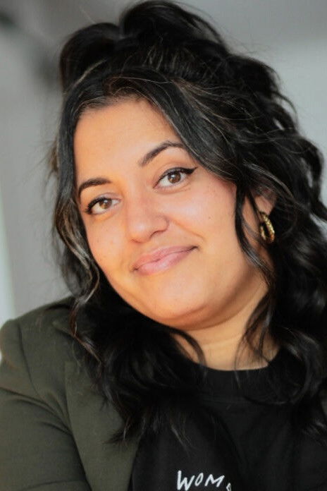 Emna Achour backdrop