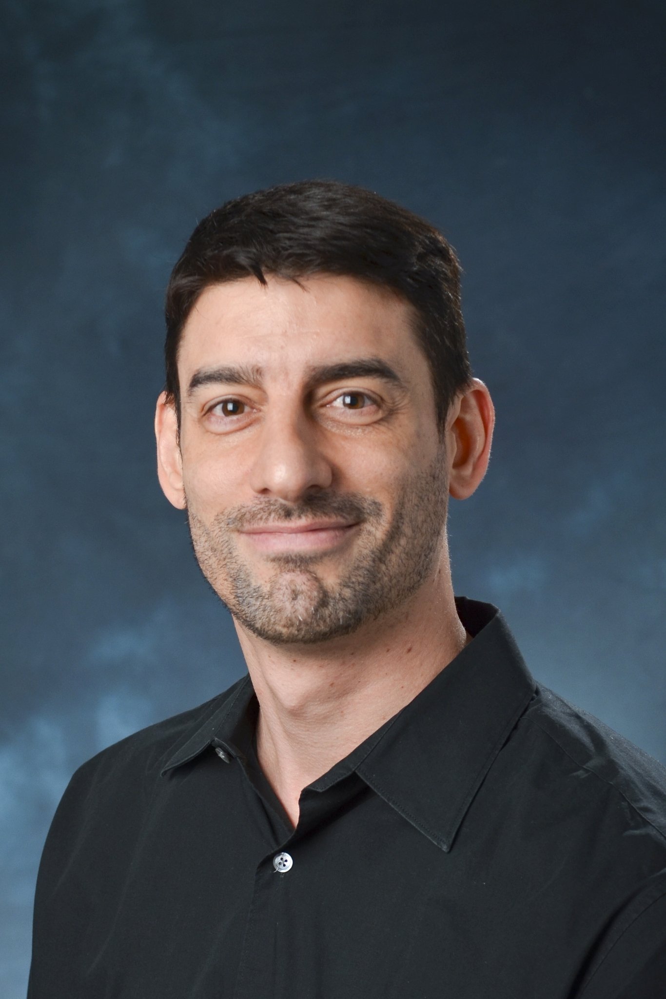 Marcos Carvalho backdrop