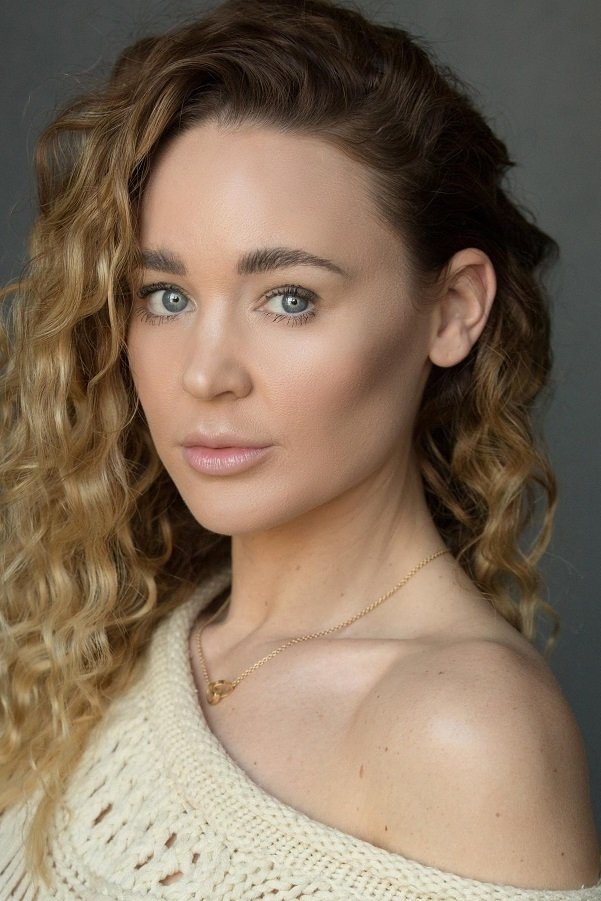 Kelly Rian Sanson backdrop