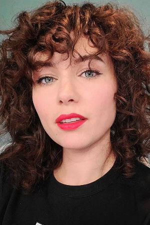 Frankie Ward backdrop