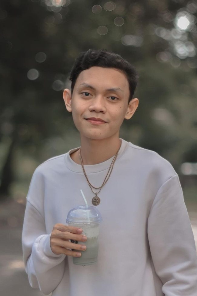 Esnyr Ranollo backdrop