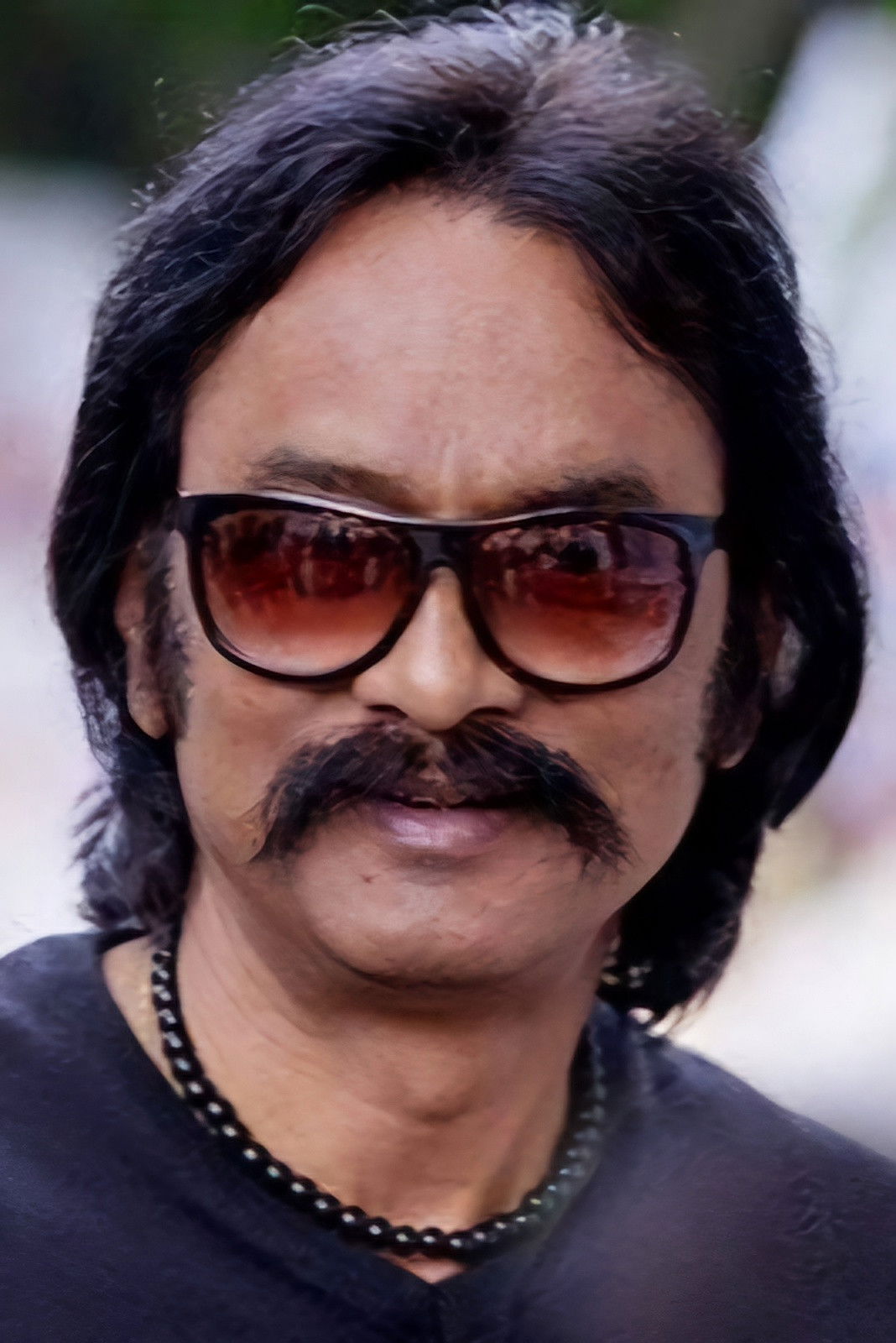 Salahuddin Lavlu backdrop